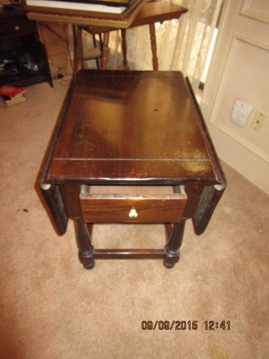 OCCASIONAL DROP LEAF TABLE WITH DRAWER
