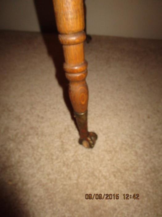 TABLE LEG ON ANTIQUE OCCASIONAL TABLE