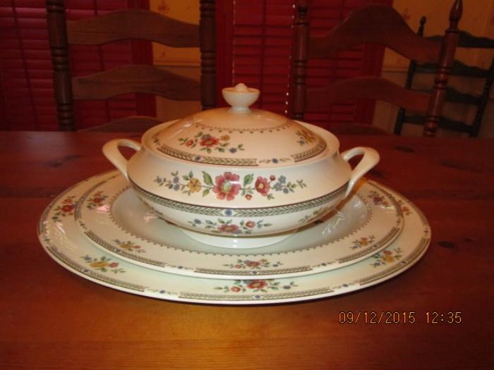 ROYAL DOULTON KINGSWOOD PATTERN SERVING PIECES
