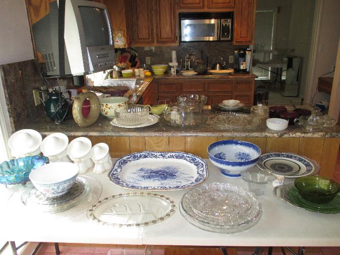 Royal Cauldron Turkey Platter, Spode Decorative Bowl, Mexican Sombrero Canister Set, Platter, Carnival Glass