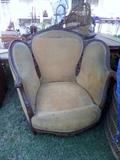 Grand vintage french chair, needs some tlc
