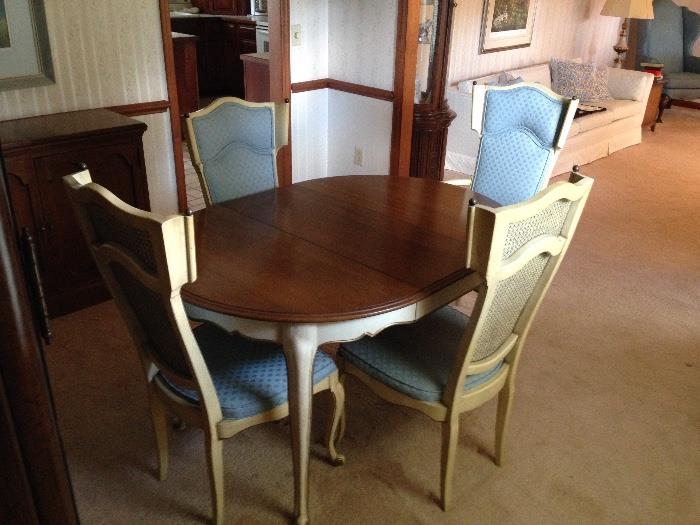 Davis Cabinet Company Table and Chairs $600