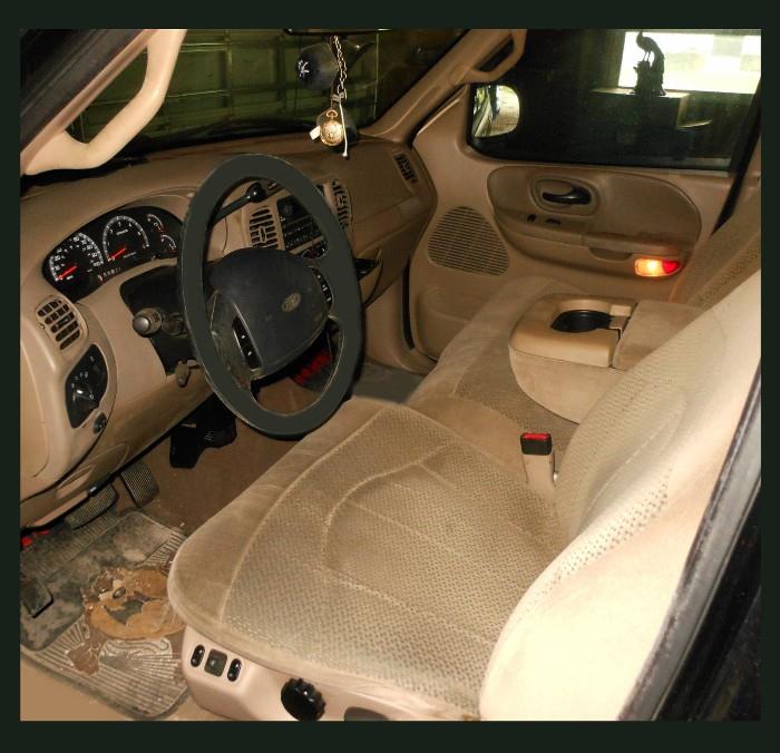 2001 Ford F150 Crew Cab XLT Interior 