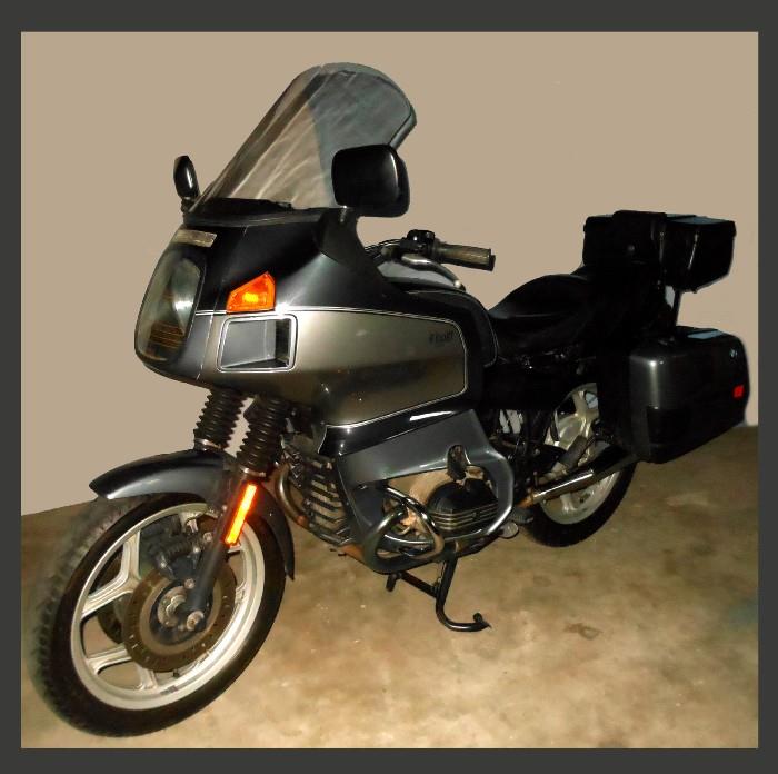 BMW 1995 R100RT Classic Motorcycle in sought after Artic Grey and Graphite. 64,033 Mi. VERY Clean!! Final year air cooled BMWs were produced. Only 300 made.