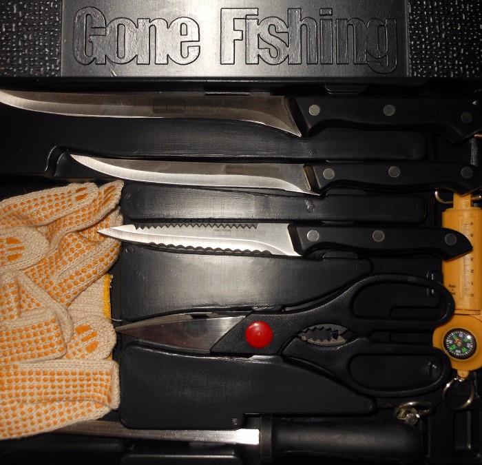 Gone Fishing Knife Set in unused condition in original box