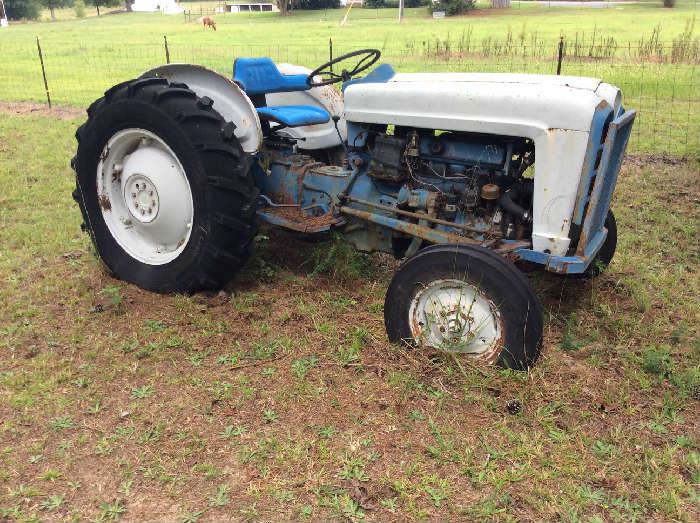 801 FORD TRACTOR