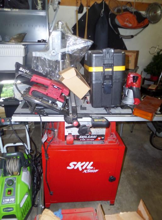 SKill saw table saw with many attachements