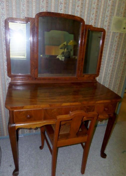 1869's vanity and dresser Wonderfull antiques