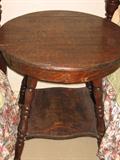 Antique Quarter Sawn Oak Early American Table. 24" Round Top