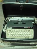 Smith Corona Elect Typewriter w/ Case
