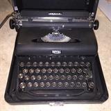 1939 Royal type writer with original glass keys...pristine condition, clean and works. Looks like it has never been used.