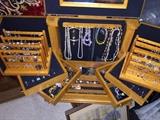 Jewelry, hundreds of pieces of costume/silver/gold/watches/pins/necklaces/bracelets/earrings/rings
