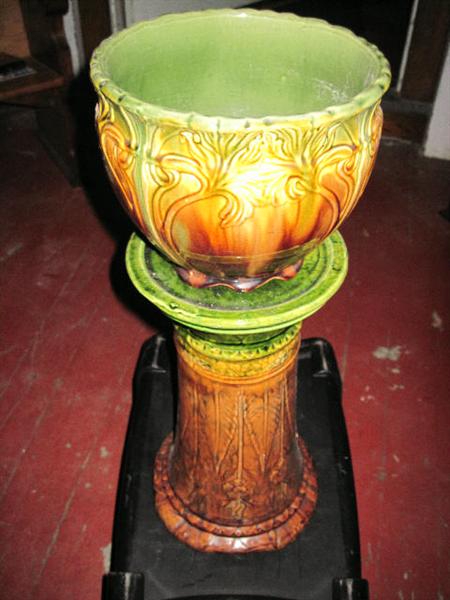 Jardiniere with pedestal.