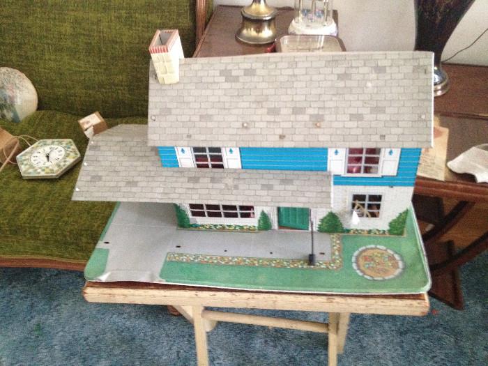 Metal doll house with interior parts
