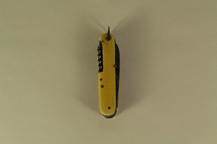 Pocket knife with multi-tool