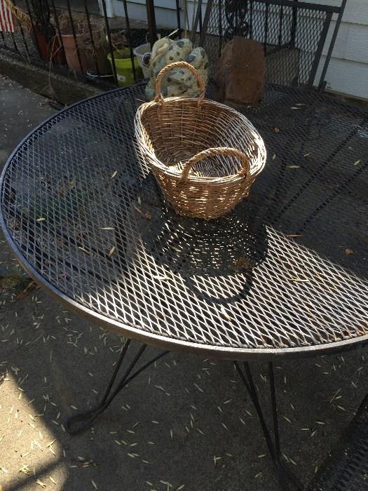 metal patio tables and chairs