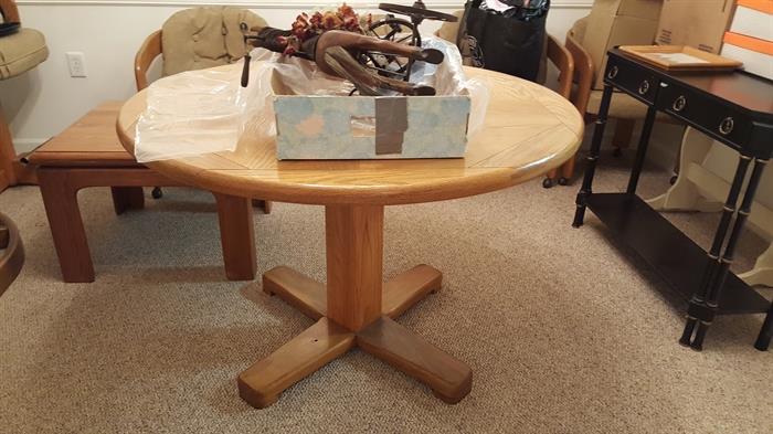Howard Furniture Mfg Company /Card table. Solid oak. 4 chairs