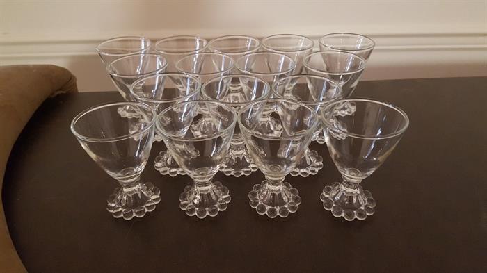 Set of 16 beaded bottom wine glasses