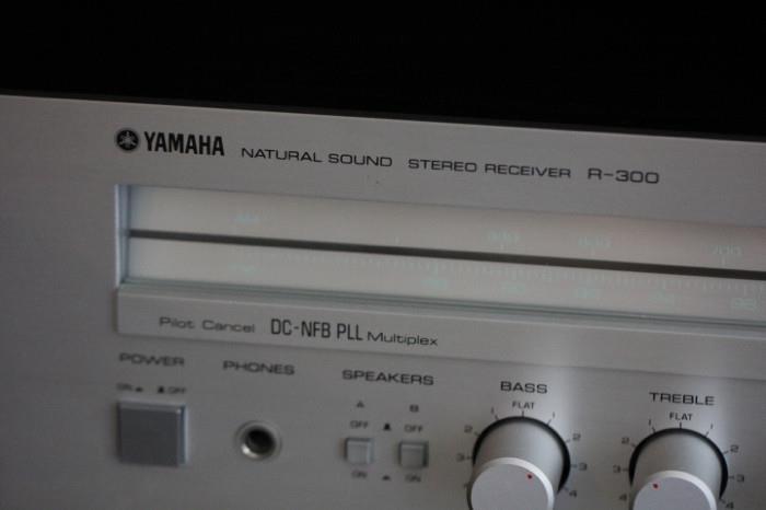 Yamaha receiver R-300