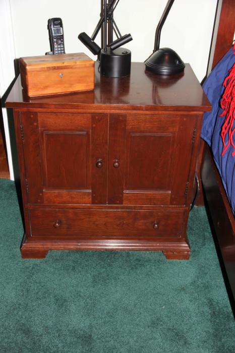 Harden bedside table