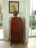 RCA Victrola w/ Original Working Wind-Motor, Mahogany Cabinet, works great, ca. 1910, with aan 18th. C. Bronze Vessel