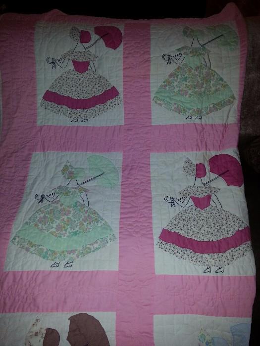 Beautiful hand made quilt in good condition