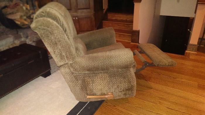 La-Z-Boy recliner in excellent condition $125. Compare at $600 for anew one.