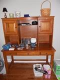 Broyhill oak desk with hutch