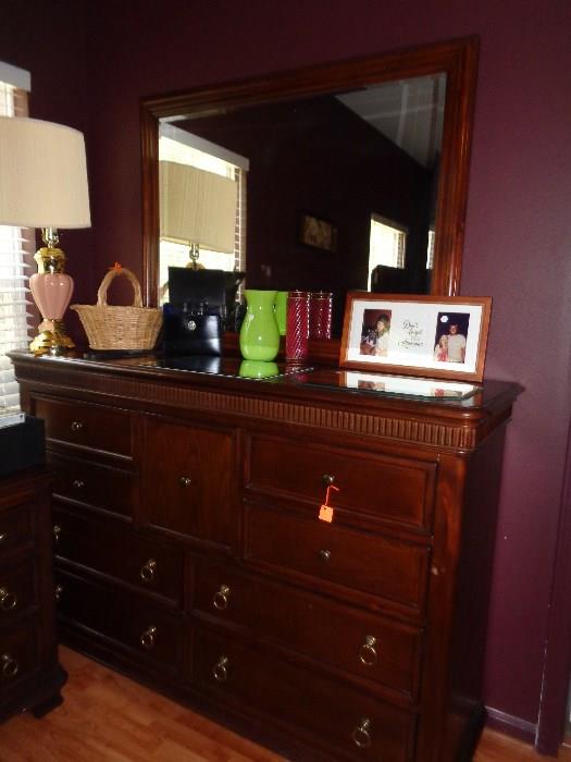 Dresser w/mirror, has matching nightstand