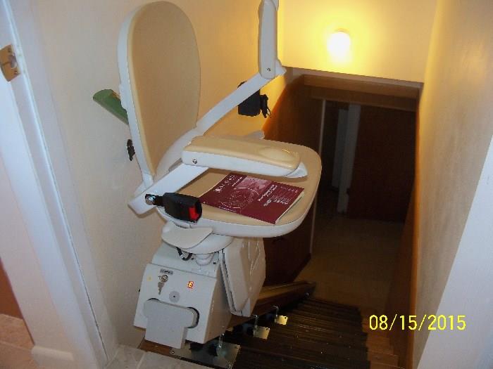 Acorn 120 right handed stair lift.  Bought in Dec., 2014.  We have disassembled it and removed it from the stairs.  Comes with 2 remotes.