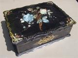 ~ C/1850 Victorian lacquered Ladies vanity box w/M.O.P inlaid cover