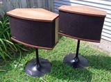 Pr. vintage Bose 901 Hi-Fi Speakers on pedestals