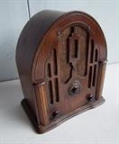 C/1920's Walnut Cathedral "Detrola" tabletop radio, model 4-D-1
