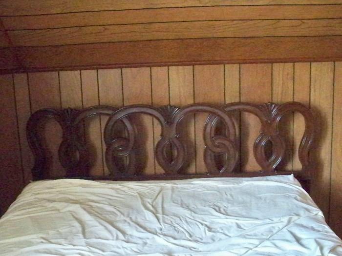 queen size headboard with previously shown bedroom set