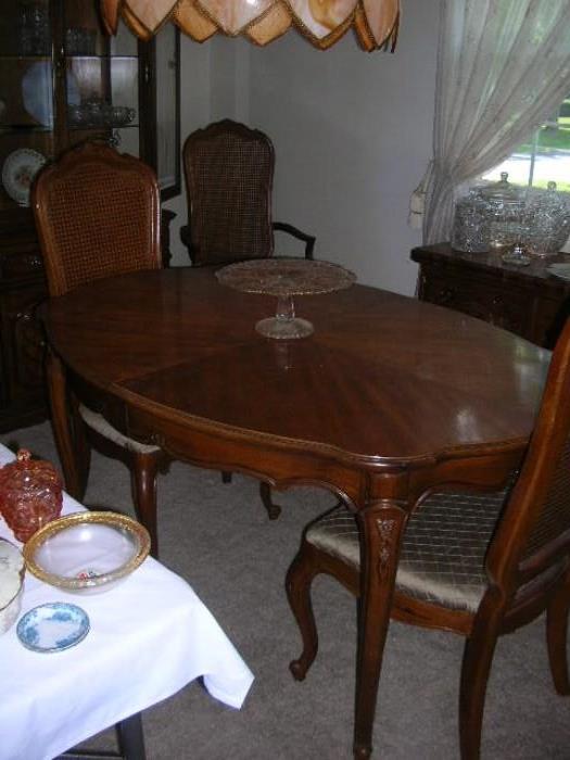 French Provincial dining table with 6 chairs, 2 leaves