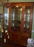THOMASVILLE CHINA CABINET & HUTCH