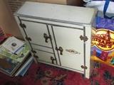 Childs ice box