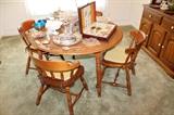 Heywood-Wakefield dining table with 2 leaves and 4 chairs