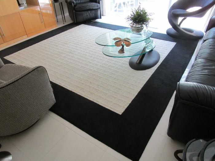 BLACK AND WHITE AREA RUG