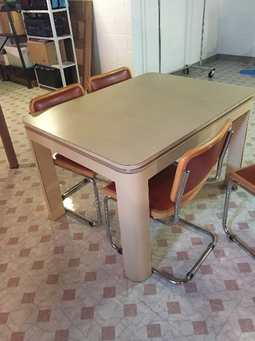 MID-CENTURY MODERN TABLE WITH 4 CHAIRS