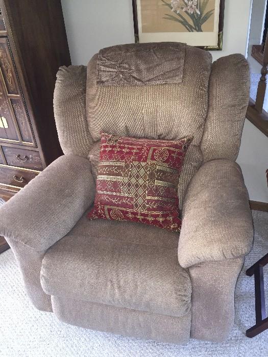 LAZY-BOY ELECTRIC RECLINER ( WORKS GREAT)