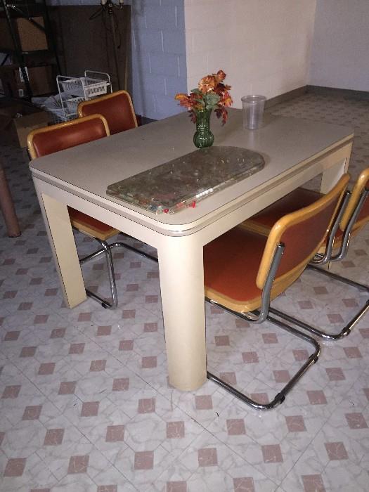 VINTAGE MID-CENTURY MOD KITCHEN TABLE