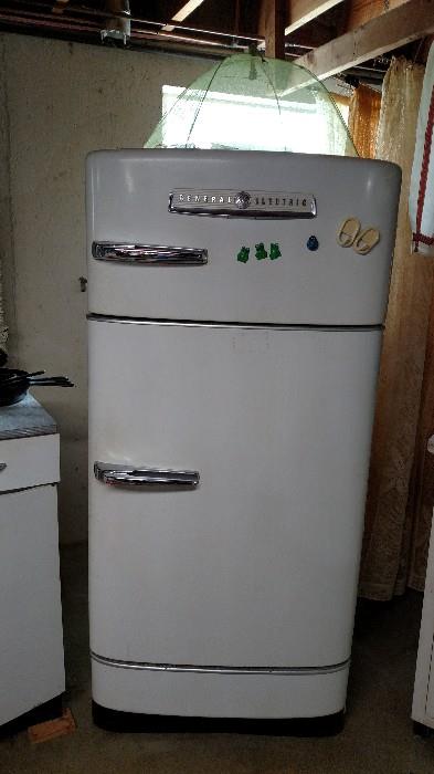 Vintage 1950's General Electric Refrigerator in great working condition