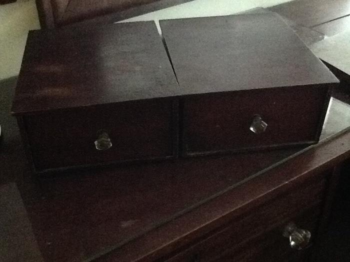 2 sweet drawers with glass nobs