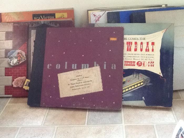 Several sets of vintage albums