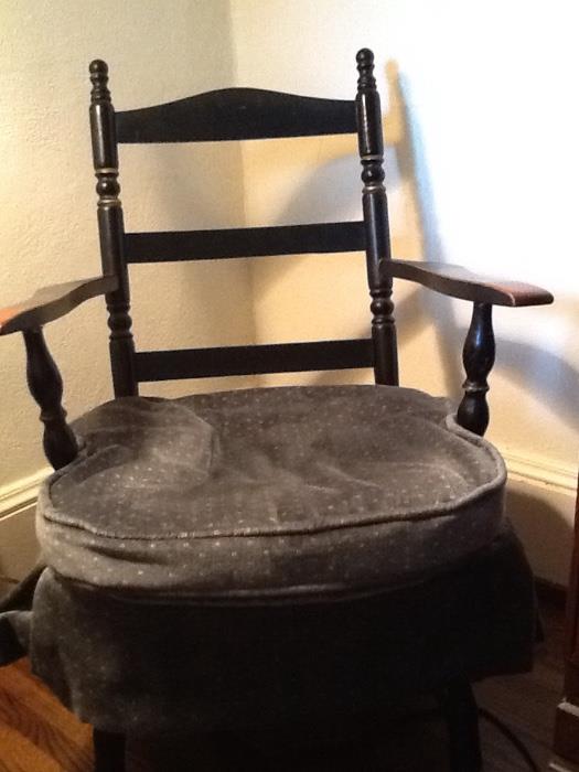 Colonial style rocker -very comfy