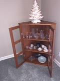 CORNER GLASS CABINET AND CRYSTAL GLASSES