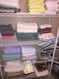 METAL RACK / LINENS AND TOWELS