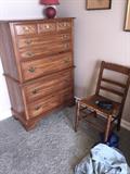 CHEST OF DRAWERS / CHAIR