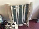 FOLDING CHAIR